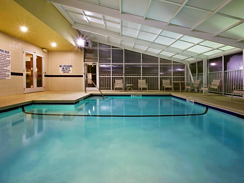 Holiday Inn Brunswick-I-95 (Exit 38)