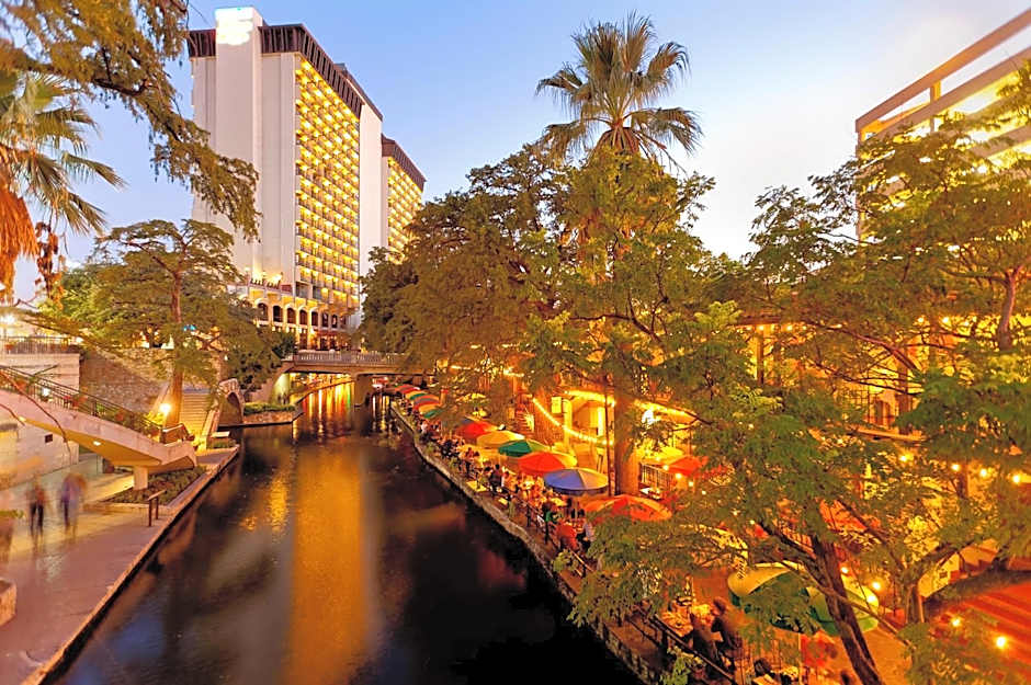 Photo 1 of 50 of Hilton Palacio Del Rio