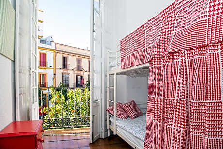 Bed in 2-Bed Female Dormitory Room with Private Bathroom