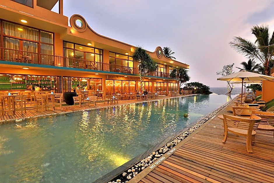 Thaproban Pavilion Waves Unawatuna