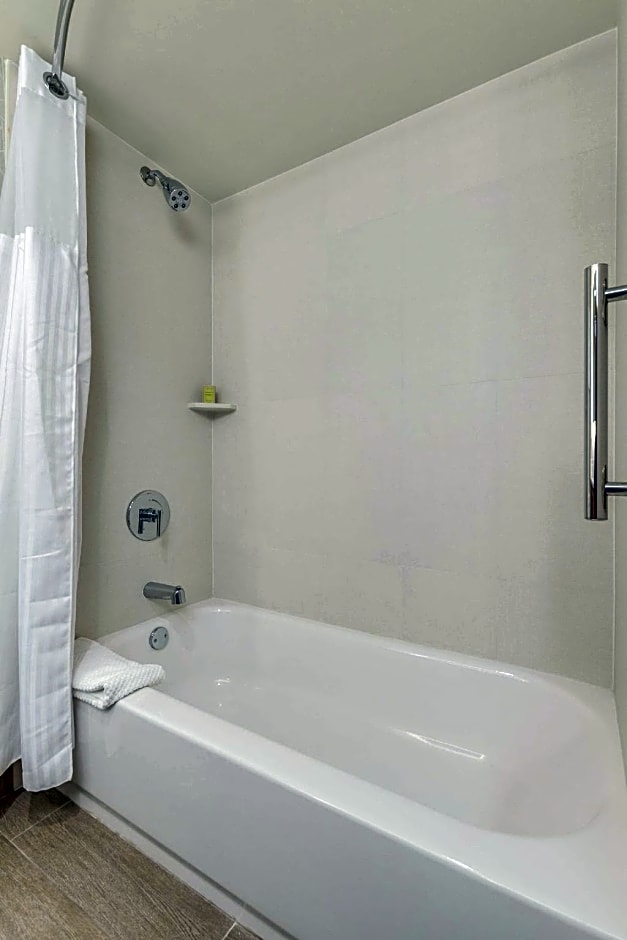 Photo 1 of 1 of 2 Queen Beds, Mobility Accessible, Bathtub