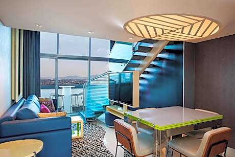 Penthouse King Room with Sofa Bed, City View and Balcony - Top Floor