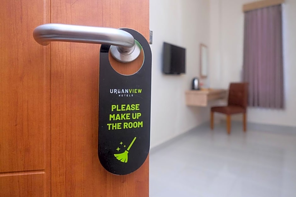 Urbanview Hotel DJ Inn Tegal