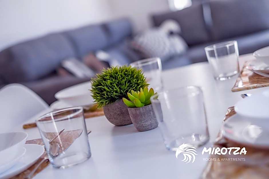 MIROTZA ROOMS AND APARTMENTS