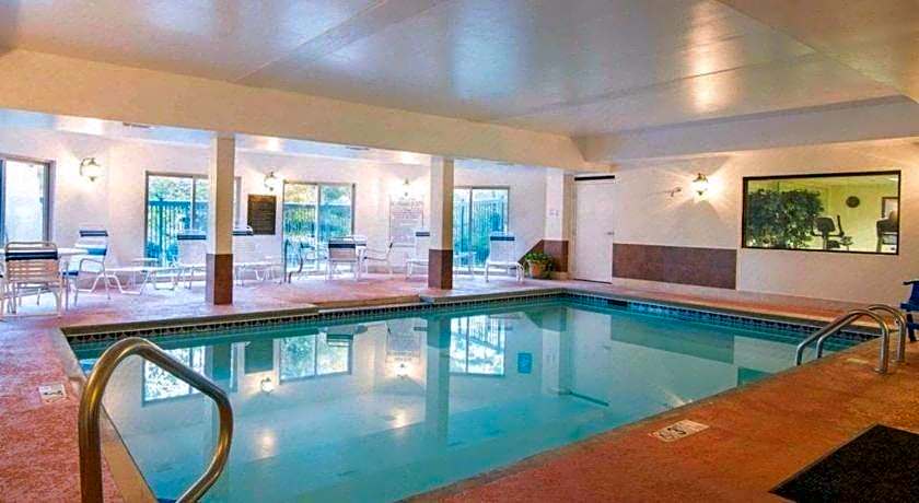 Comfort Inn and Suites