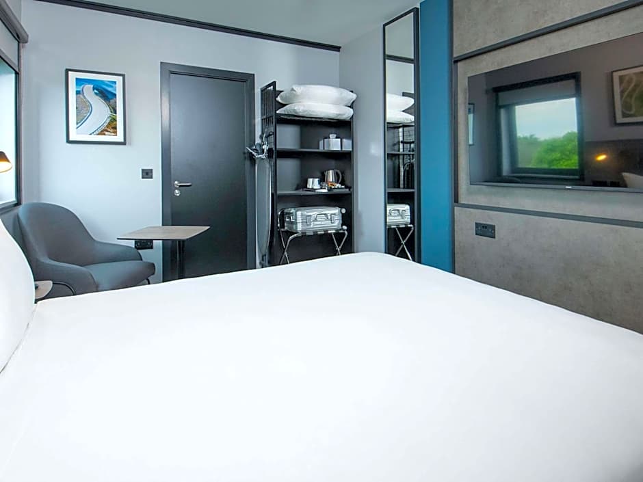 ibis Styles London Gatwick Airport