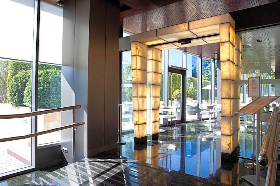 Hotel Maydrit Airport