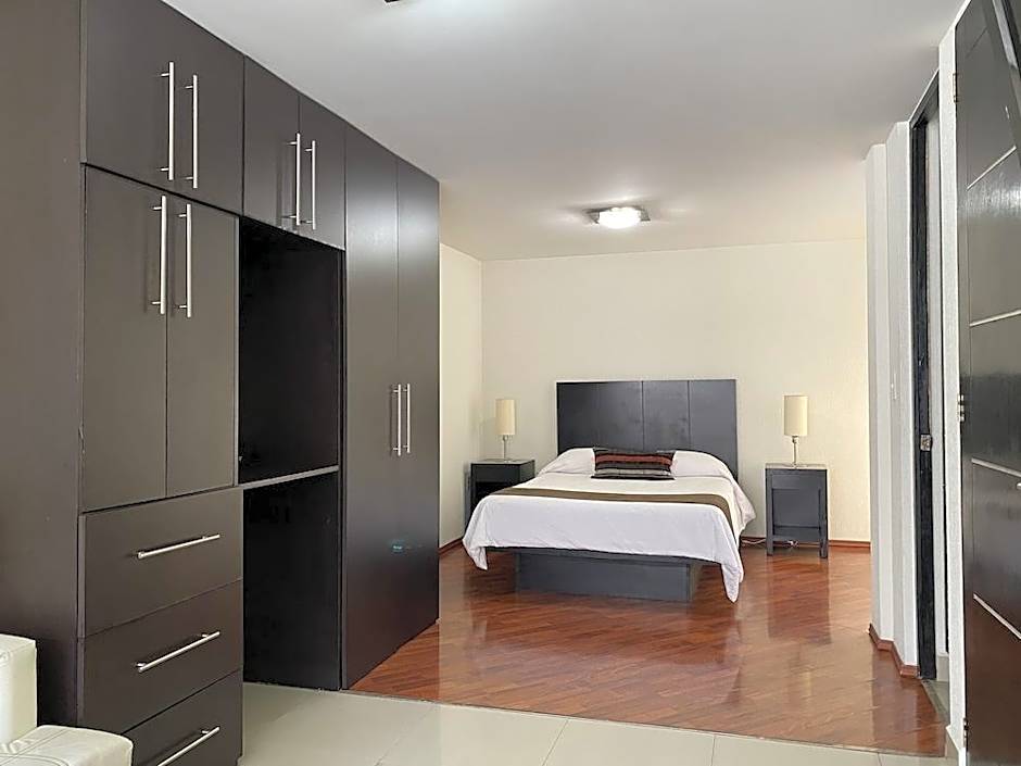 Grupo Kings Suites Chimborazo 567