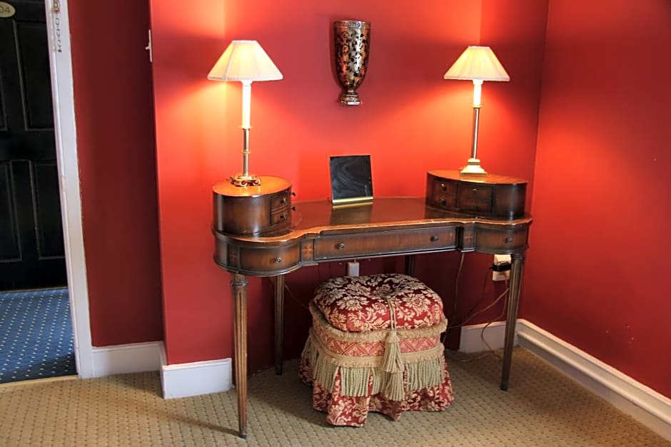 Morris House Hotel - Bed And Breakfast