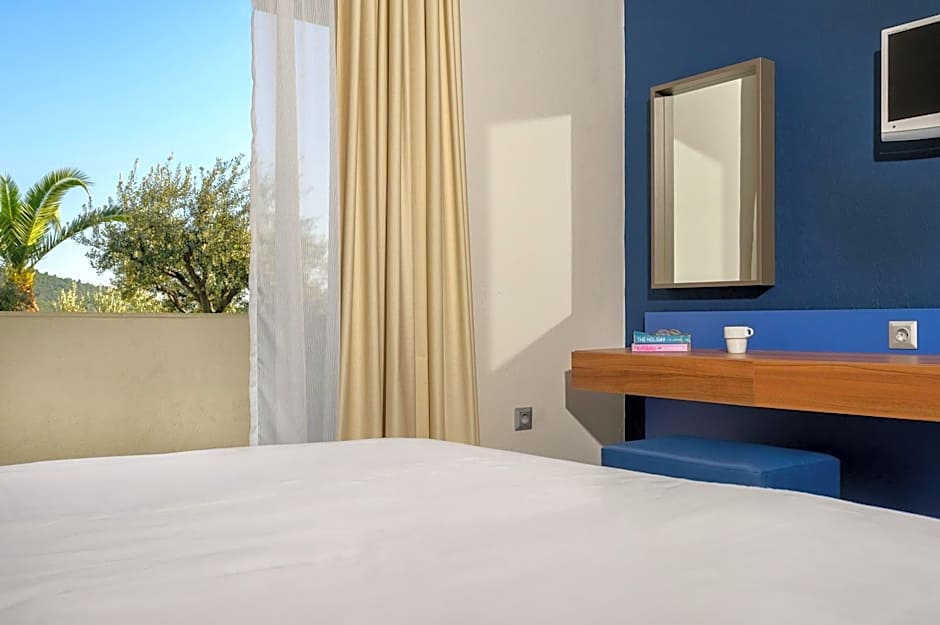 Akrathos Beach Hotel