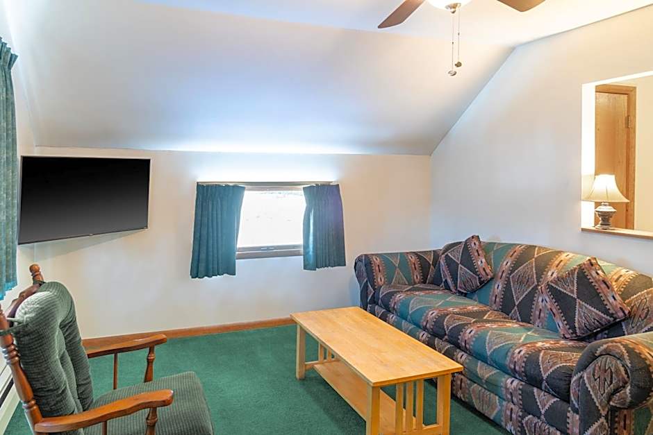 Sara Placid Inn & Suites