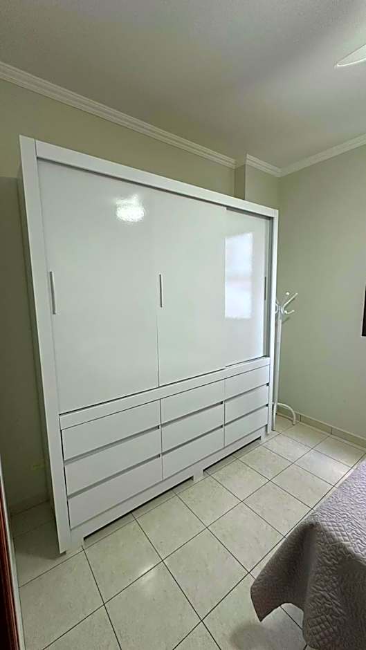 Belo apartamento de frente ao mar - Vila Caiçara