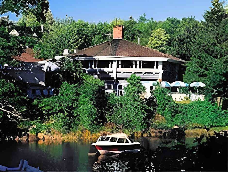 The Lodge on the Cove