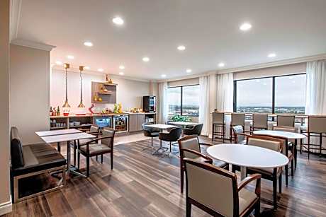 Executive Suite Queen or King