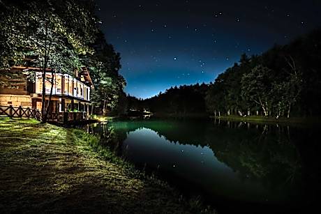 Cottage with Lake View