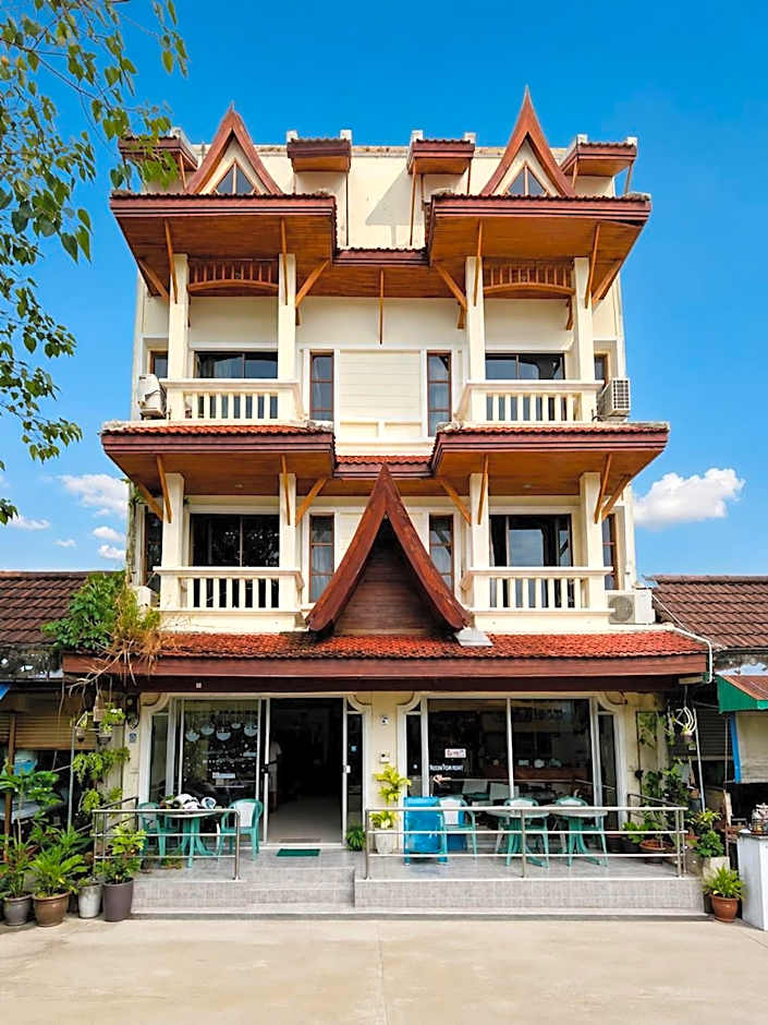Holiday House Kata & Karon Phuket Hotel