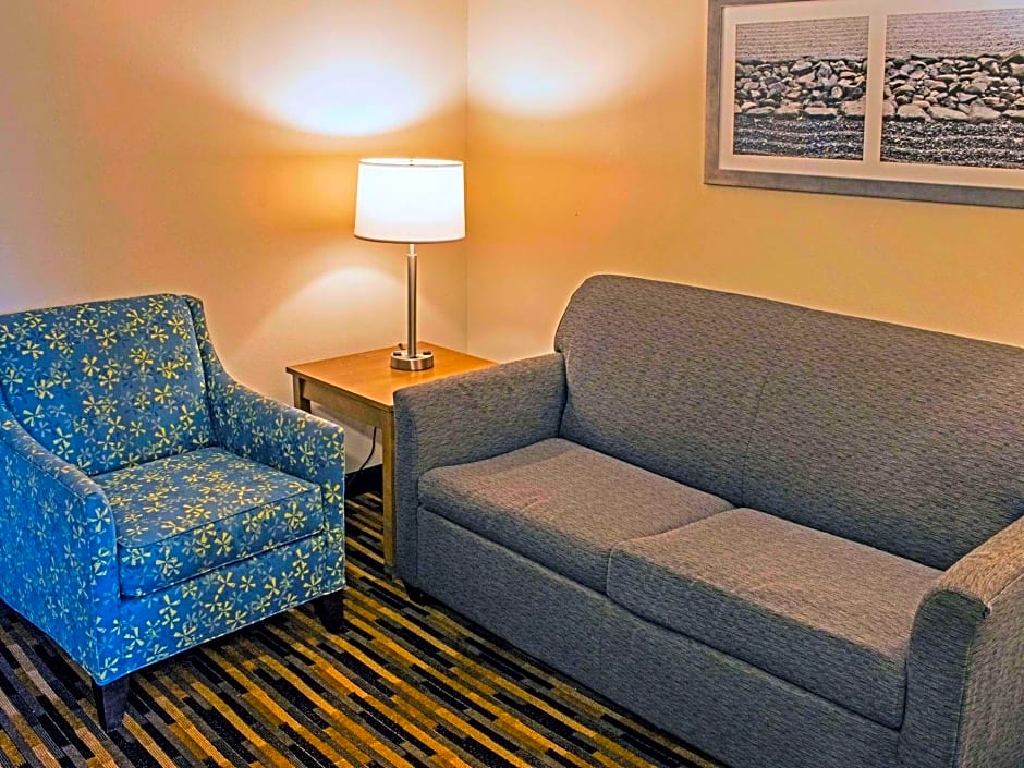 Quality Suites Lake Wright Norfolk Airport