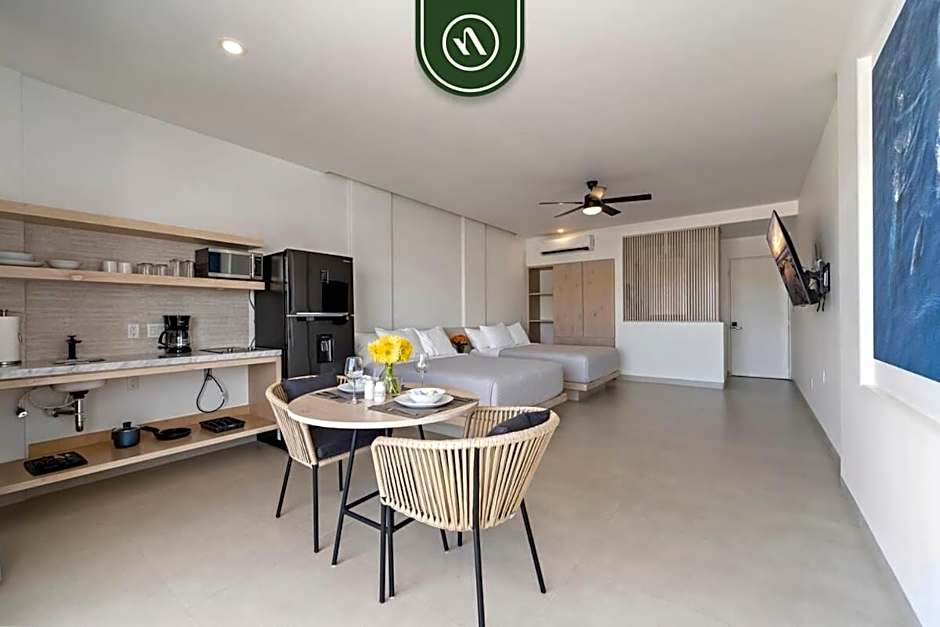 Amazing 2BR Condo with Terrace Overlooking the Marina