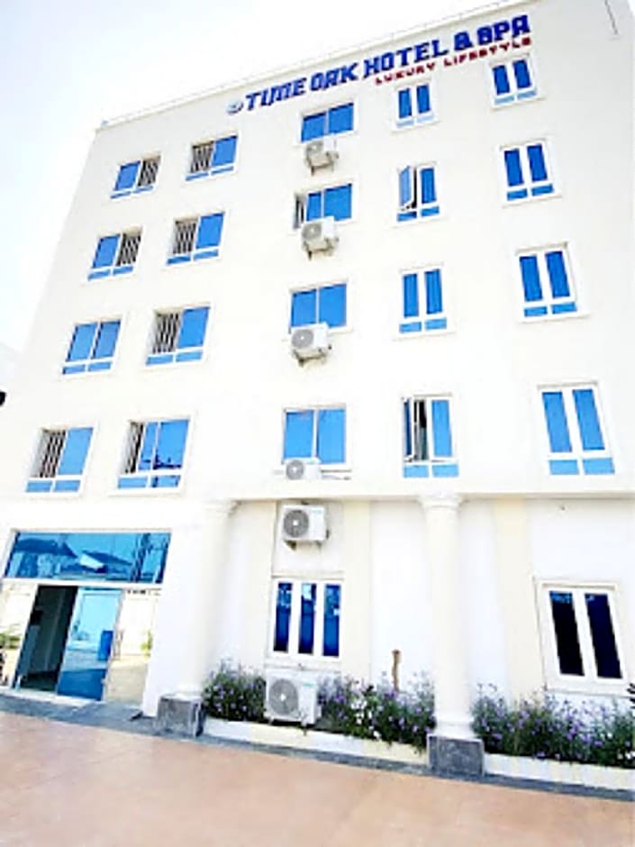 Time Oak Hotel and Suites Royale
