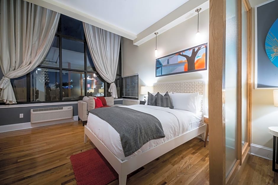 Henry Norman Hotel