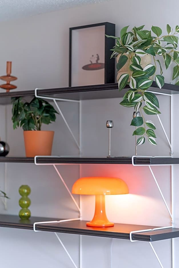 Mid Century Modern - Studio w Pool & Hot Tub