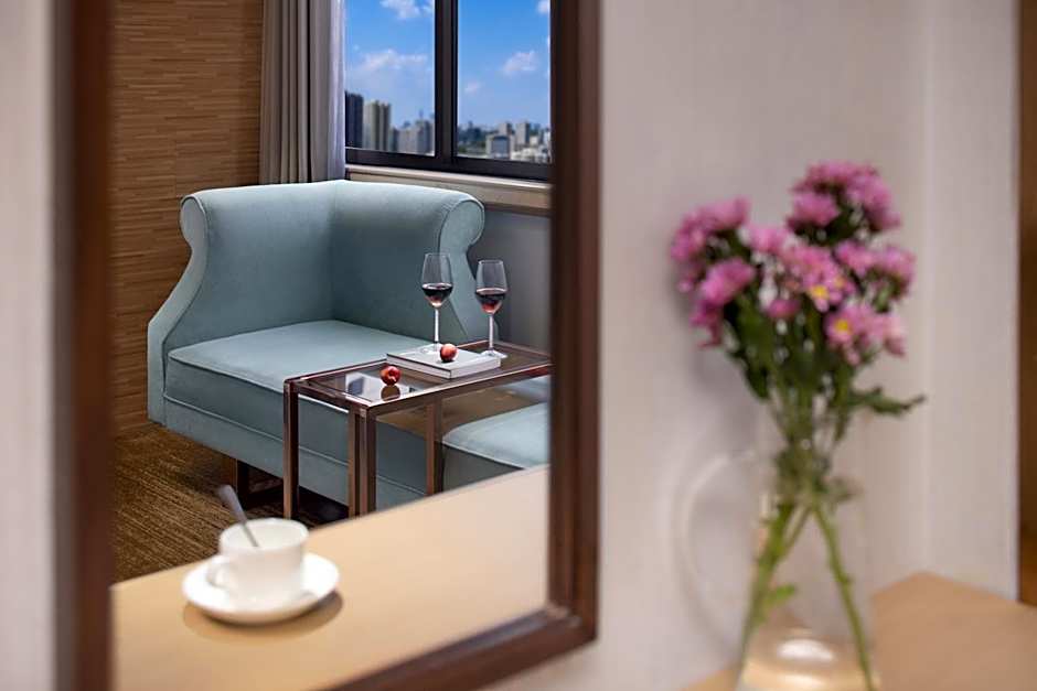 Kaiserdom Hotel-Ouzhuang Metro