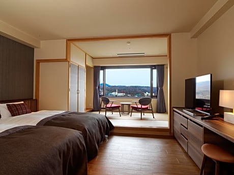 Sunset Twin Room with Tatami Area