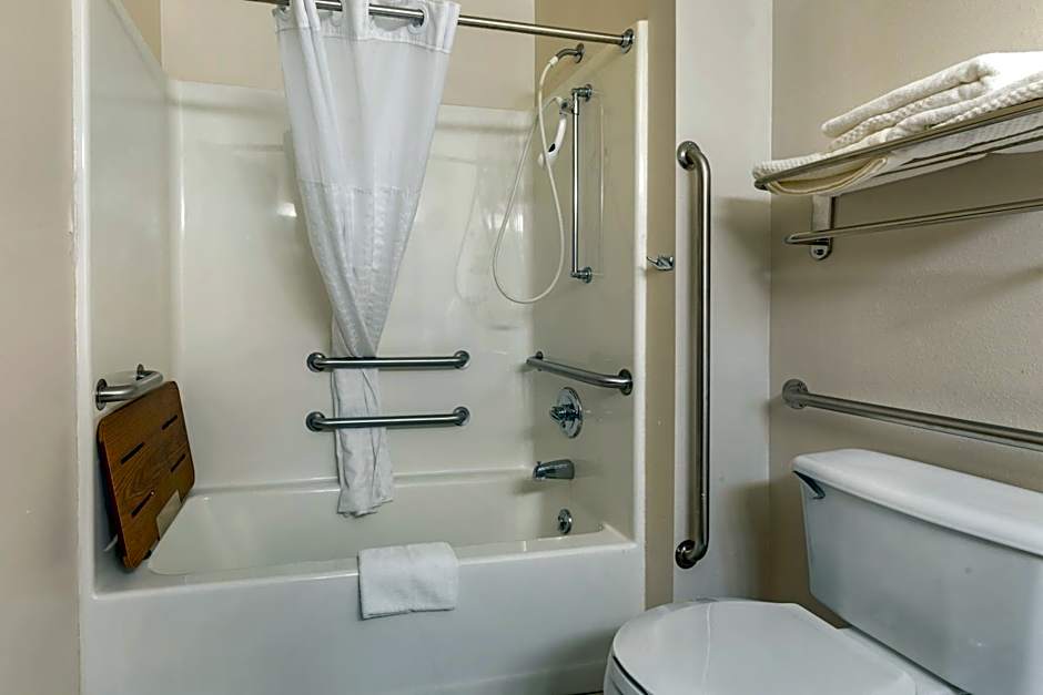 MainStay Suites Dubuque at Hwy 20