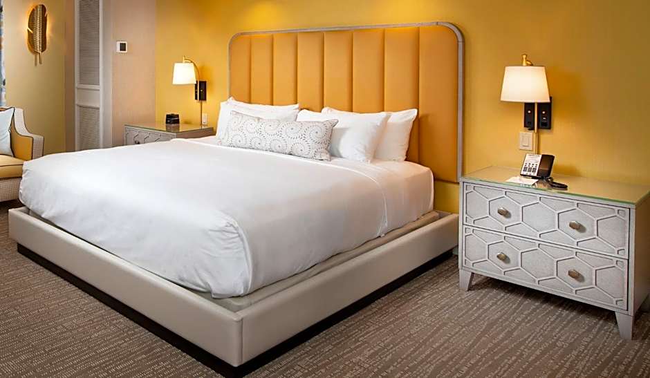 Photo 1 of 5 of 1 King Bed, Gulf View