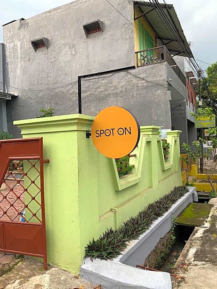 OYO 90729 Sekar Guest House Jember