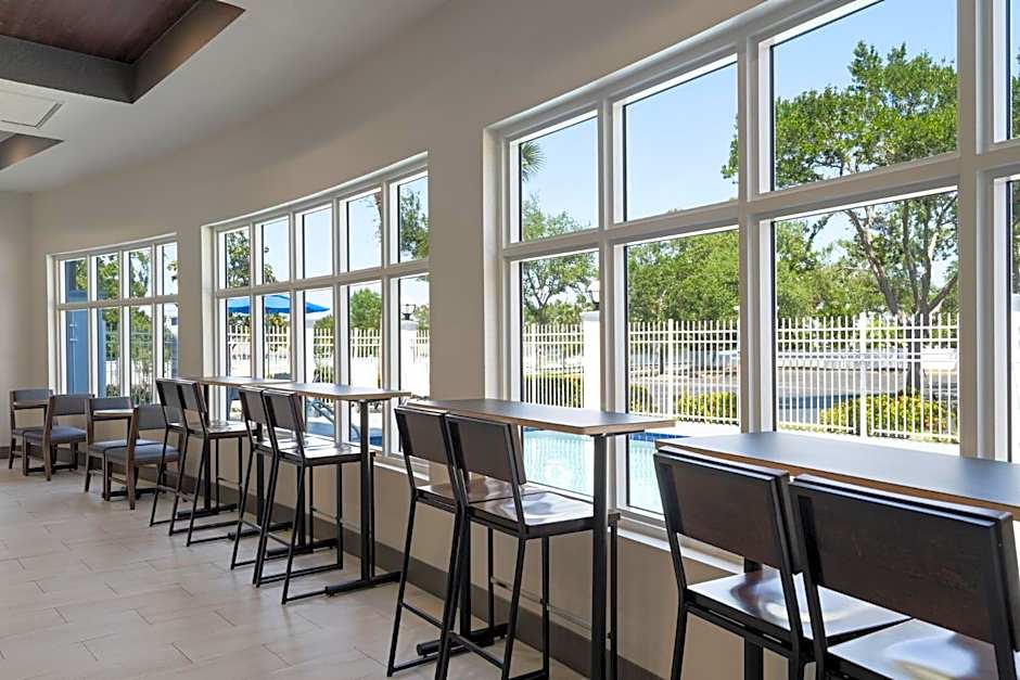 Holiday Inn Express St. Petersburg North / I-275 By IHG