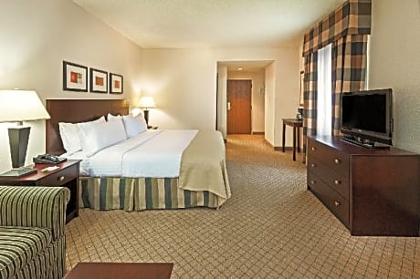 1 King Bed Premium Smoking