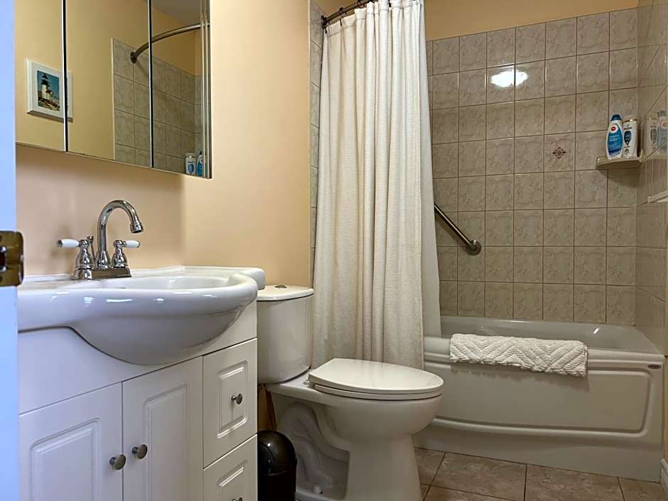 Lee's Ocean Peek B & B