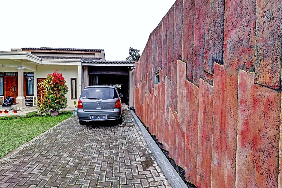 OYO 90454 Adinda Homestay Cibodas Lembang