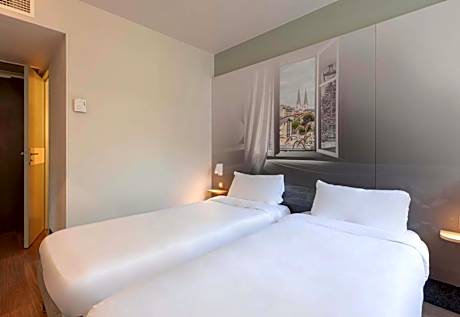 Twin Room (2 Adults)