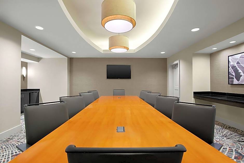 Embassy Suites By Hilton Elizabeth-Newark Airport