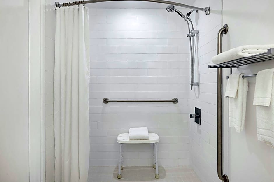 Four Points By Sheraton Edmonton South