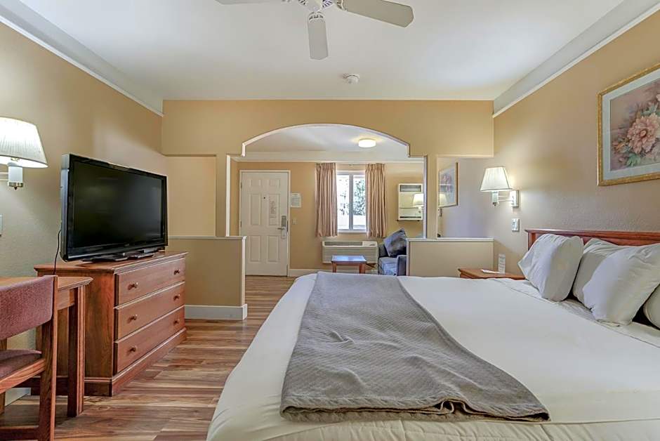Shasta Pines Motel & Suites