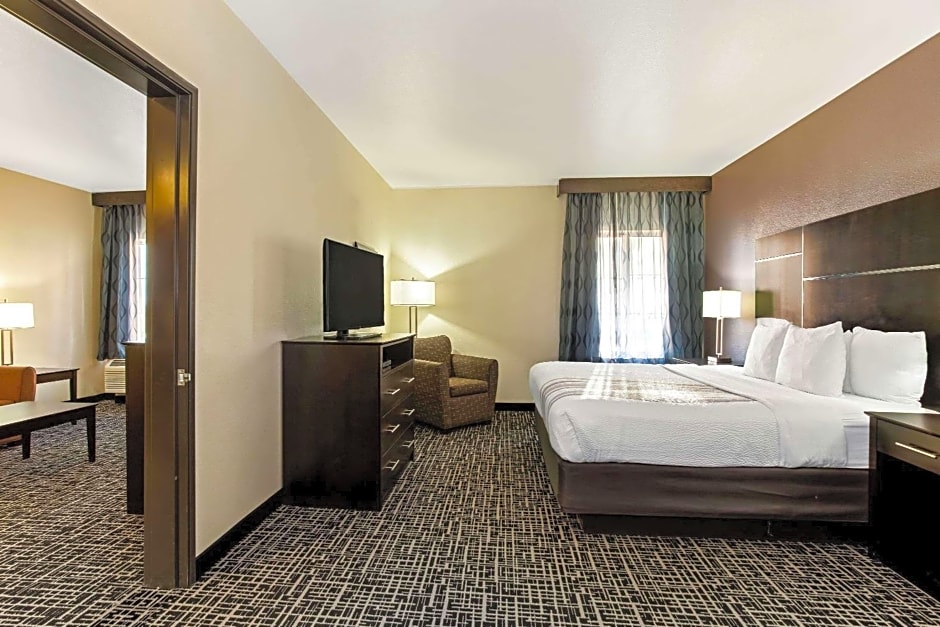 La Quinta Inn & Suites by Wyndham Denver Gateway Park