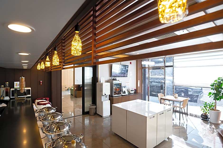 The 7 Business Hotel