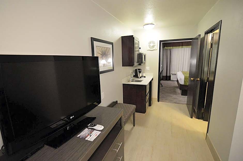 Best Western Plus Liberal Hotel & Suites