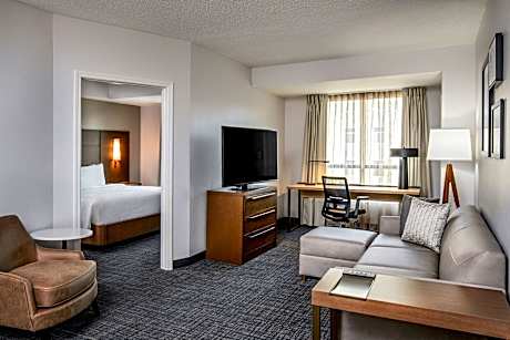 2 Bedroom Suite, Bedroom 1: 1 King, Bedroom 2: 1 King, Sofa Bed