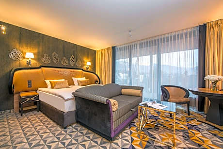 Deluxe Double or Twin Room with Mountain View