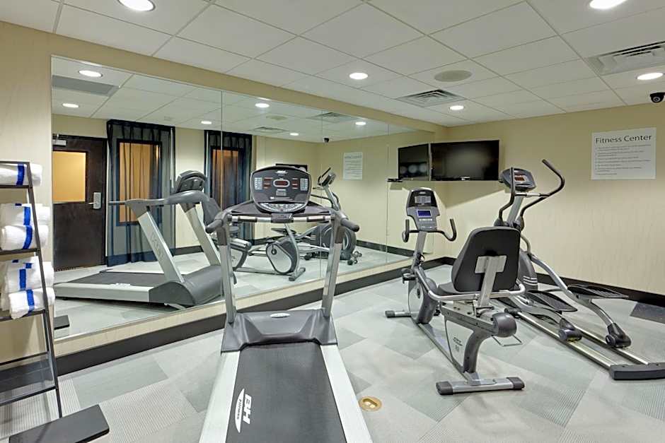 Holiday Inn Express & Suites Northeast By IHG