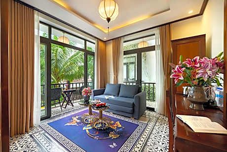 King Suite with Pool View