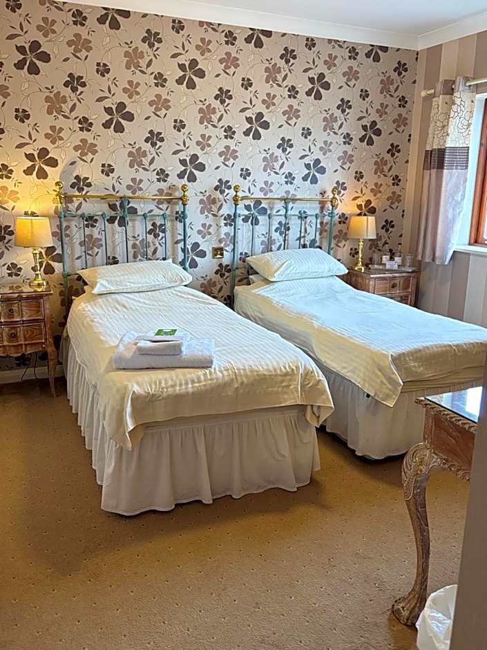 Albright Hussey Manor