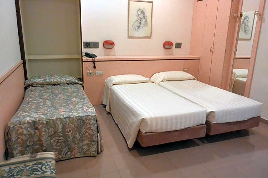 Le Petit Hotel