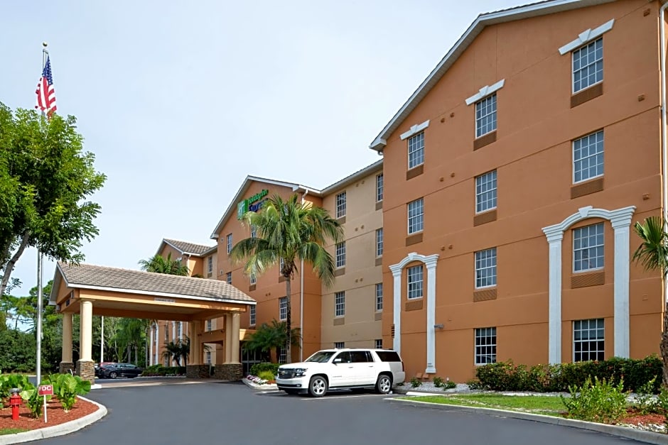 Holiday Inn Express Hotel & Suites Bonita Springs/Naples, an IHG Hotel