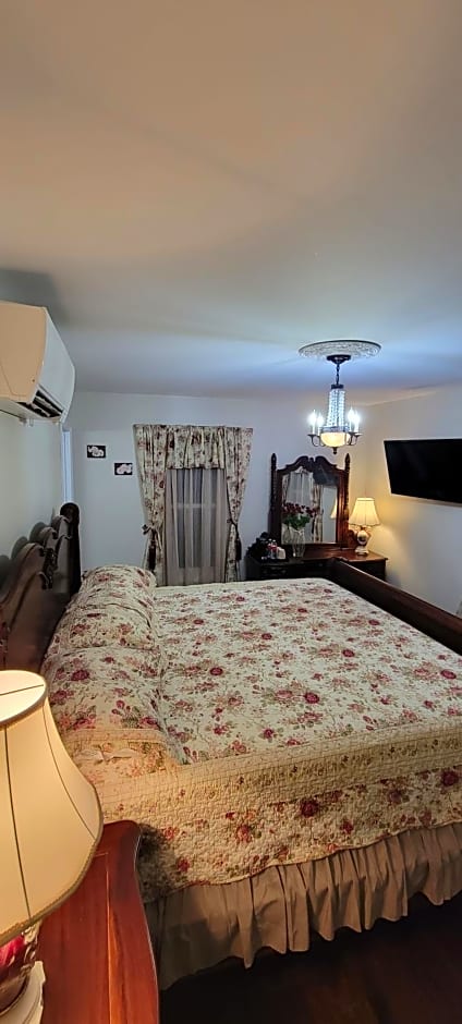 Holland Farmhouse Inn B&B