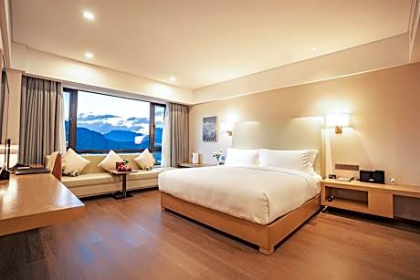 One-Bedroom Executive King Suite